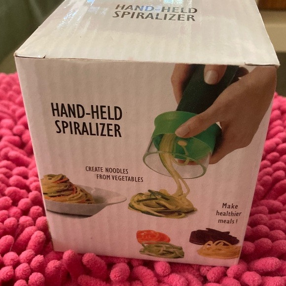 NIB HAND-HELD SPIRALIZER CREATE HEALTHIER MEALS ARE A TWIST AWAY EASY TO USE - Picture 1 of 5